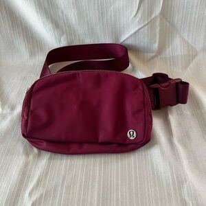 Lululemon everywhere belt bag